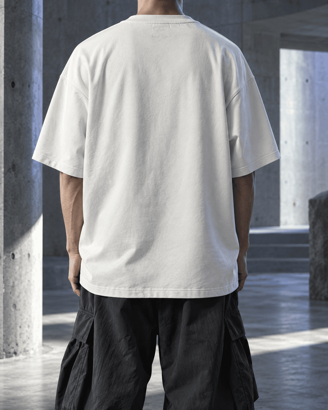 Maglia avorio oversize, mockup fotografico vista posteriore